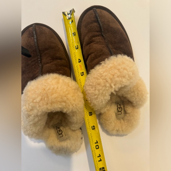 LUC Ugg brown suede slip on slippers sheep wool size 7 - Picture 2 of 8